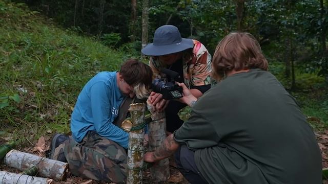 Остались НАВСЕГДА в ДЖУНГЛЯХ!**пока MrBeast не напишет День 2** смотреть онлайн