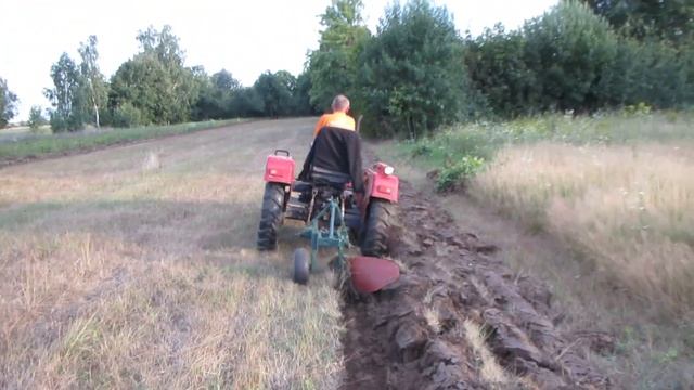 Шифенг Shifeng SF 240 на целине с самодельным плугом. смотреть онлайн