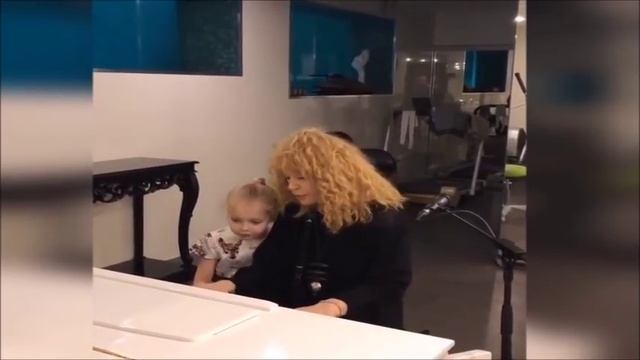 Алла Пугачева и Лиза большие друзья, вместе поют песни и играют . Новое видео февраля 2019 смотреть онлайн