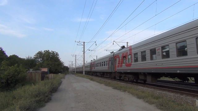 Электровоз ЭП1М-729 с поездом №142 Екатеринбург — Симферополь смотреть онлайн