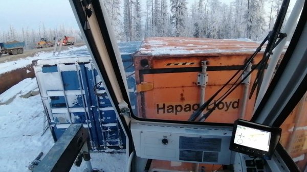 автокран когда нужен противовес! но его не купили! и переехать и встать поближе нет возможности!