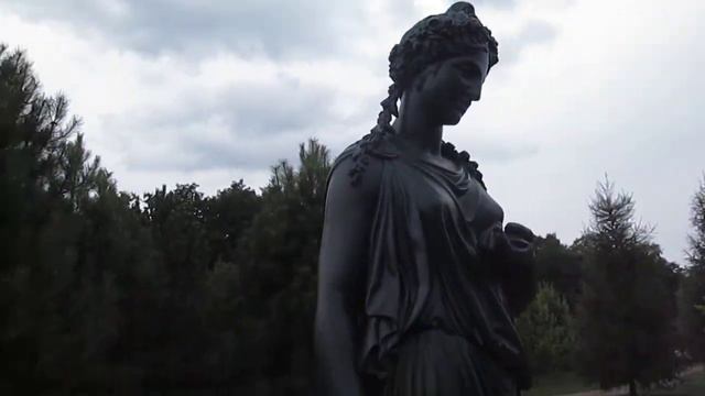 Резиденція Януковича "Межигір'я" (скульптура, жінка, пам'ятник, бронза) смотреть онлайн