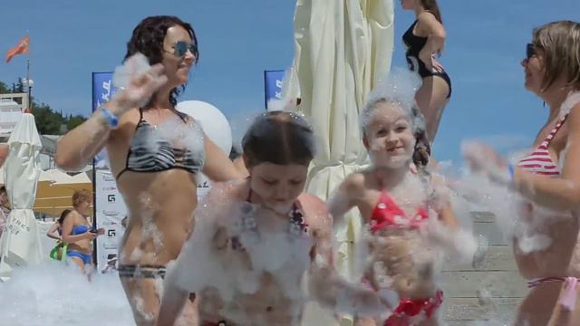 Пенные вечеринки на пляже отеля «Ялта-Интурист» смотреть онлайн