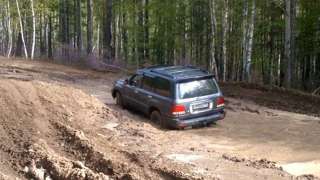 Lexus LX 470 в грязи смотреть онлайн