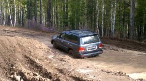 Lexus LX 470 в грязи