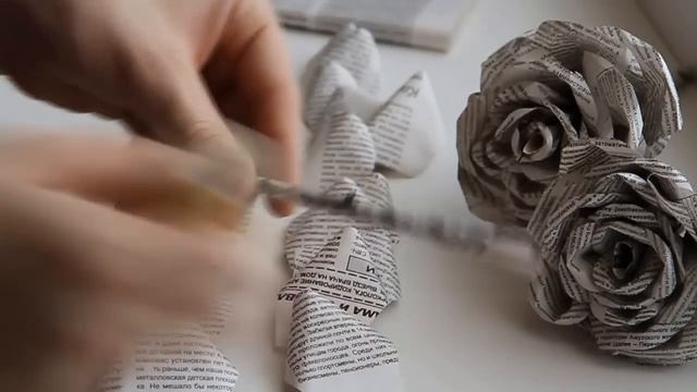 Как сделать розы из бумаги своими руками | How to make a paper rose from his hands смотреть онлайн