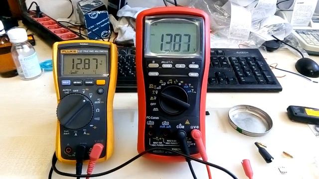 Brymen BM829s vs Fluke 117 - Малък тест смотреть онлайн