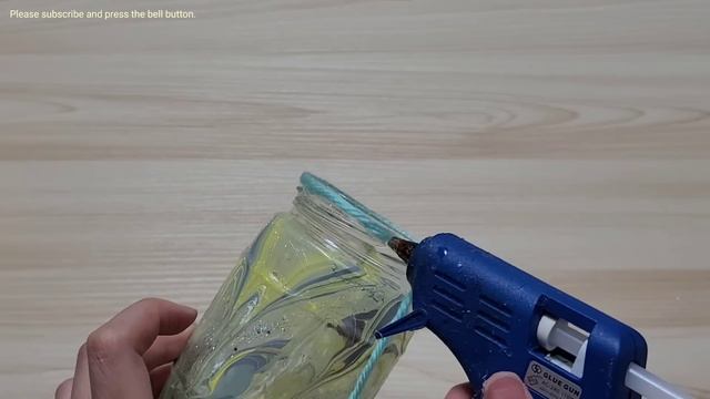 I did an INCREDIBLE job with the glass bottle, yarn, nail polish. DIY recycling craft ideas смотреть онлайн