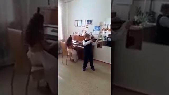 Хорошавин Всеволод и Загоруйко Анастасия "Осенняя мелодия" композитор Е.Рыбкин смотреть онлайн