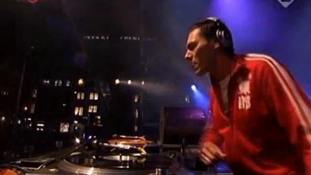 DJ Tiesto Live On Damsquare Amsterdam 01 06 2005 1 Clip1