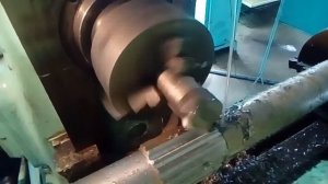 нарезание шлицов на валу одним резцом.