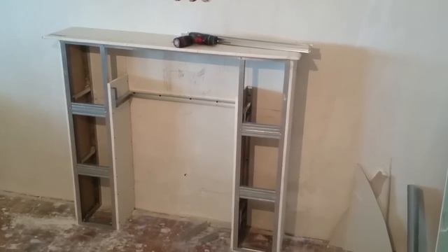 Изящный камин из гипсокартона, классическая облицовка литым гипсом. Камин #1. смотреть онлайн