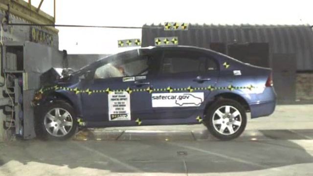 Crash Test of 2008 Honda Civic w/sab Reverse Your Thinking смотреть онлайн