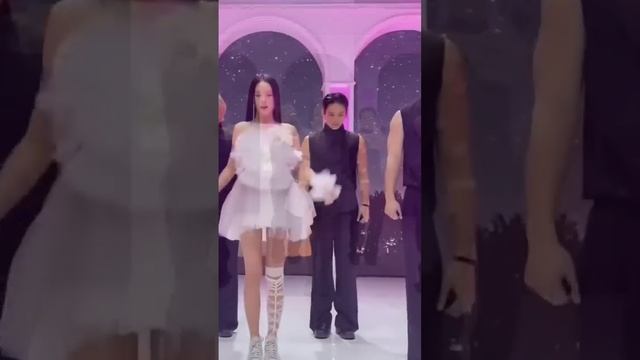 ДЖИСУ из БЛЭКПИНК - ЛИЦЕМЕРКА? #blackpink #кпоп #джису смотреть онлайн