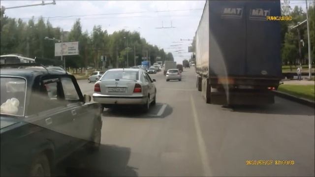 Видеорегистратор. Шкода не поехала на зеленый смотреть онлайн