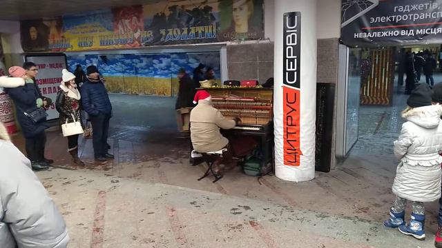 Robert Miles "Children" cover (Soviet-era piano), Maidan Nezalezhnosti Sq, Kyiv, Ukraine смотреть онлайн