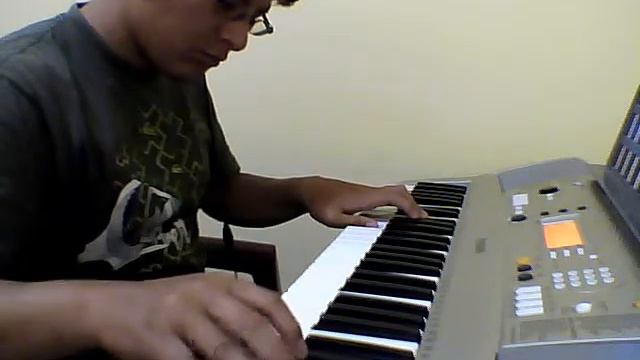 Feeling jam on my YAMAHA PSR E323 keyboard смотреть онлайн