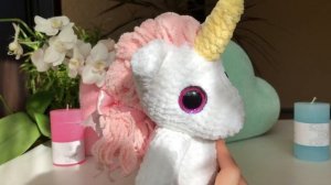 Обзор единорожки, связанной крючком.