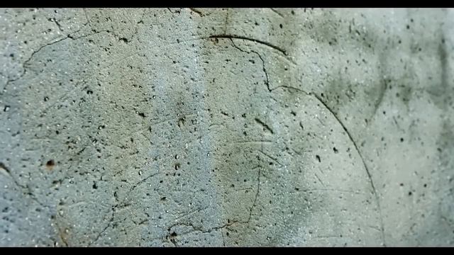 Man’s Front Yard Slumps and Uncovers Hole – Turns Pale When He Sees What’s In It смотреть онлайн