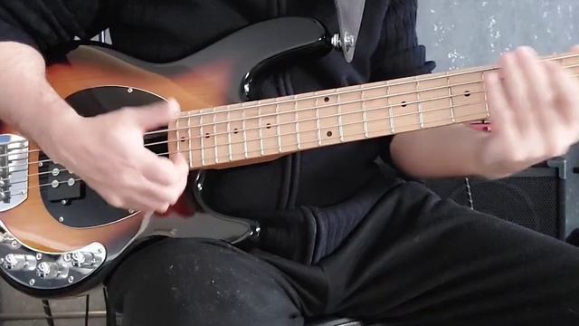 Harley Benton MB-5 SB Deluxe Series with DIY replica of a 70's Music Man Stingray preamp смотреть онлайн
