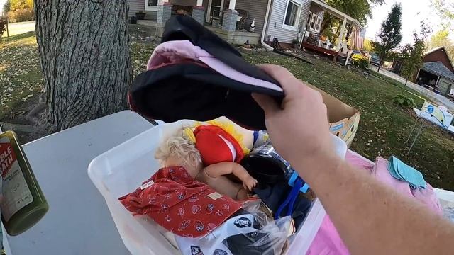 I can't believe THIS happened at GARAGE SALES! смотреть онлайн