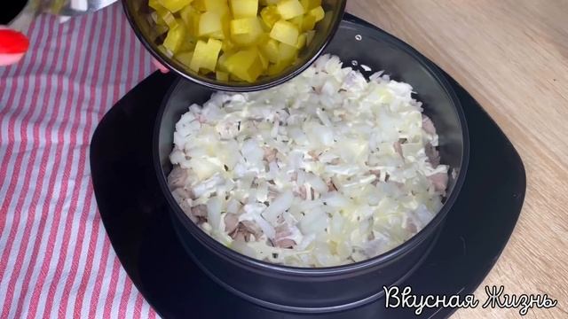 НОВЫЙ и Безумно вкусный салат "Идеал"! За добавкой будет ОЧЕРЕДЬ! смотреть онлайн