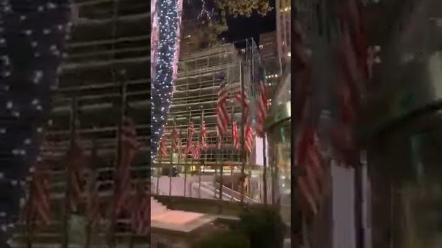 Rockefeller Center Christmas Tree Lighting arrival in New York City 2020 смотреть онлайн