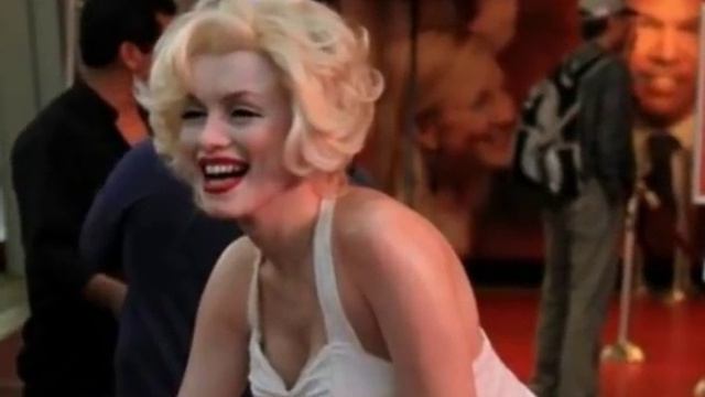 Одни Монро раздели,другие вынесли на свалку смотреть онлайн