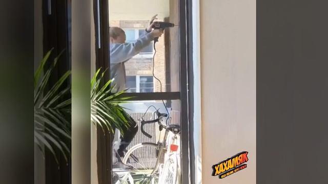 Танцы на локтях и дрель молоток) смотреть онлайн