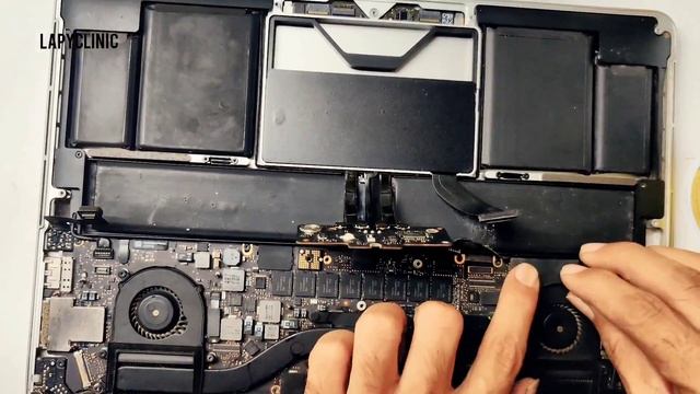 Spilled water on Your MacBook? Here's how to fix water damaged MacBook at Home. #waterdamagerepair смотреть онлайн