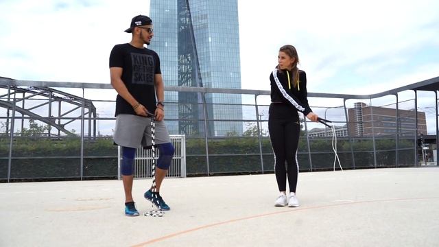 PRO JUMP ROPE FREESTYLER TEACHES RUSH ATHLETICS SOME CRAZY TRICKS! смотреть онлайн