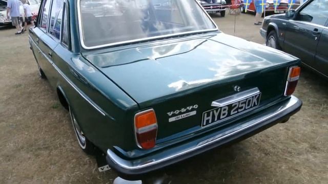 A 1972 Volvo 144 parked up on display смотреть онлайн