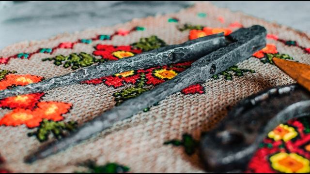 Обзор старинного ножа, кольца, древнего циркуля и прочих вещей найденных возле разрушенного замка! смотреть онлайн