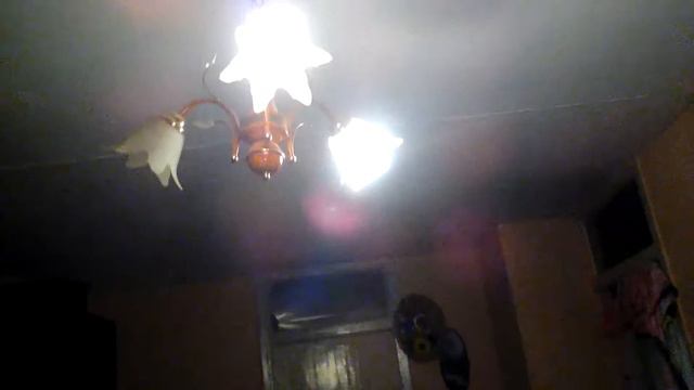 Чуть не разбили люстру смотреть онлайн