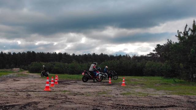 Несколько упражнений на баланс для мотоциклиста (и не только) смотреть онлайн