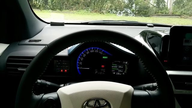 Toyota iQ Power on/ofg смотреть онлайн