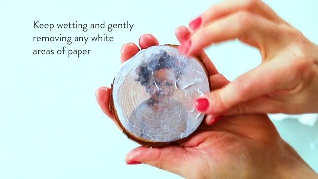 DIY: Learn how to Easily Transfer your Photos onto Wood, with Mod Podge! смотреть онлайн