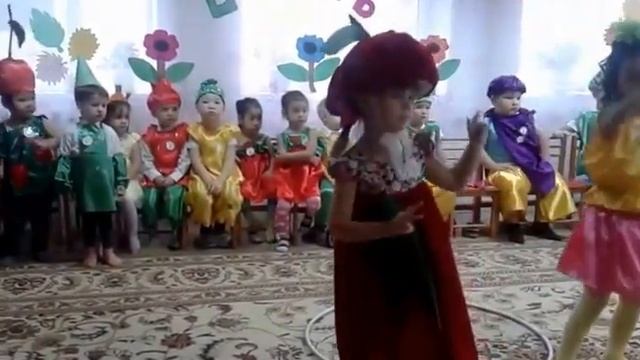 Смешной танец маленького мальчика в детсаде смотреть онлайн