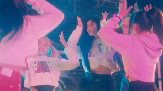IVE 아이브 'Kitsch' MV смотреть онлайн