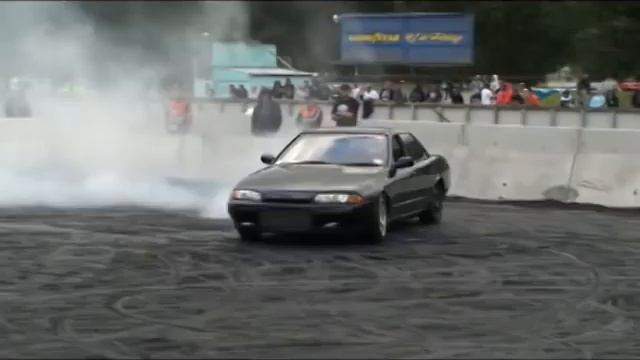 GTST Skyline Burnout 4 & rota Nats 2012 смотреть онлайн