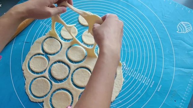 ТАЕТ во РТУ Исчезает за 1 минуту. НЕОБЫКНОВЕННО красивое ТВОРОЖНОЕ печенье " РОЗОЧКИ ?" смотреть онлайн