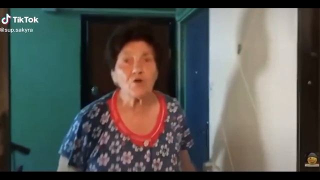 СУМАСШЕДШИЕ БАБКИ ПОДБОРКА #18 | Нападение бабки со скалкой | Бабка-сектантка смотреть онлайн