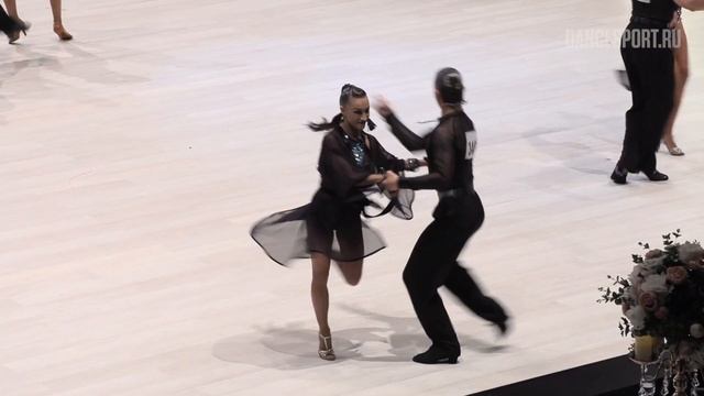 Ivan Korotchenko - Julia Skorovarova RUS, Samba | 2018 WDSF World Open Latin смотреть онлайн