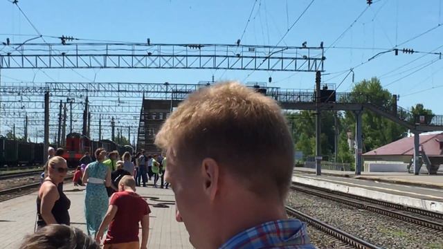 ЭП1М-786 с поездом Анапа-Ижевск прибывает на ст.Ижевск смотреть онлайн