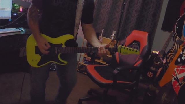 Leo Jaymz Tempest vs Schecter Sun Valley Super Shredder : HELMET In The Meantime! смотреть онлайн