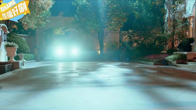 富太太一臉狼狽回家，不料家裏一堆龍頭老大，換身長裙驚艷登場👗✨ смотреть онлайн