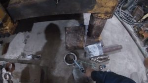 Забытый способ. Простой съёмник. Замена втулок и пальца. Экскаватор-погрузчик.