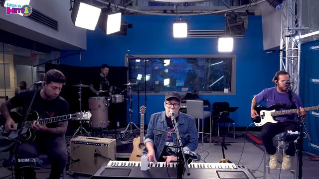 Fall Out Boy performs The Last of the Real Ones смотреть онлайн