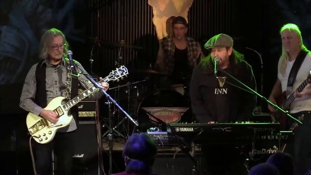'Hitch a Ride' Barry Goudreau's Engine Room - from The Extended Play Sessions смотреть онлайн