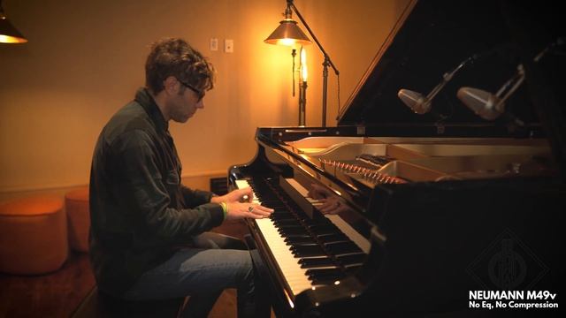 The Neumann M 49 V on Piano смотреть онлайн